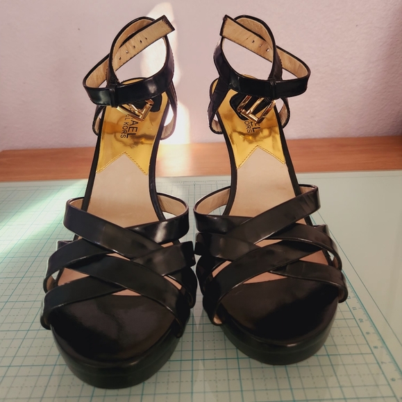 Michael Kors MK Women’s Leather Patent Heeled Sandals Shoes Size 8 Pre-owned - Picture 2 of 6